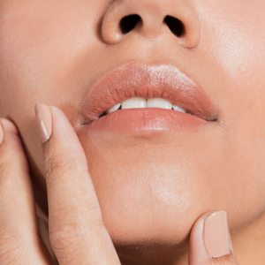 Détatouage des lèvres à Sarcelles (95200). Éclaircissement et suppression douce du pigment.