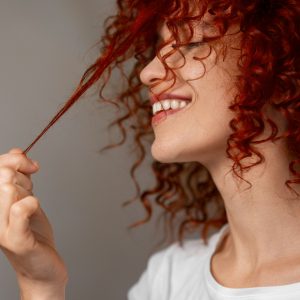 Permanente cheveux afro et caucasiens à Sarcelles. Boucles durables et naturelles.