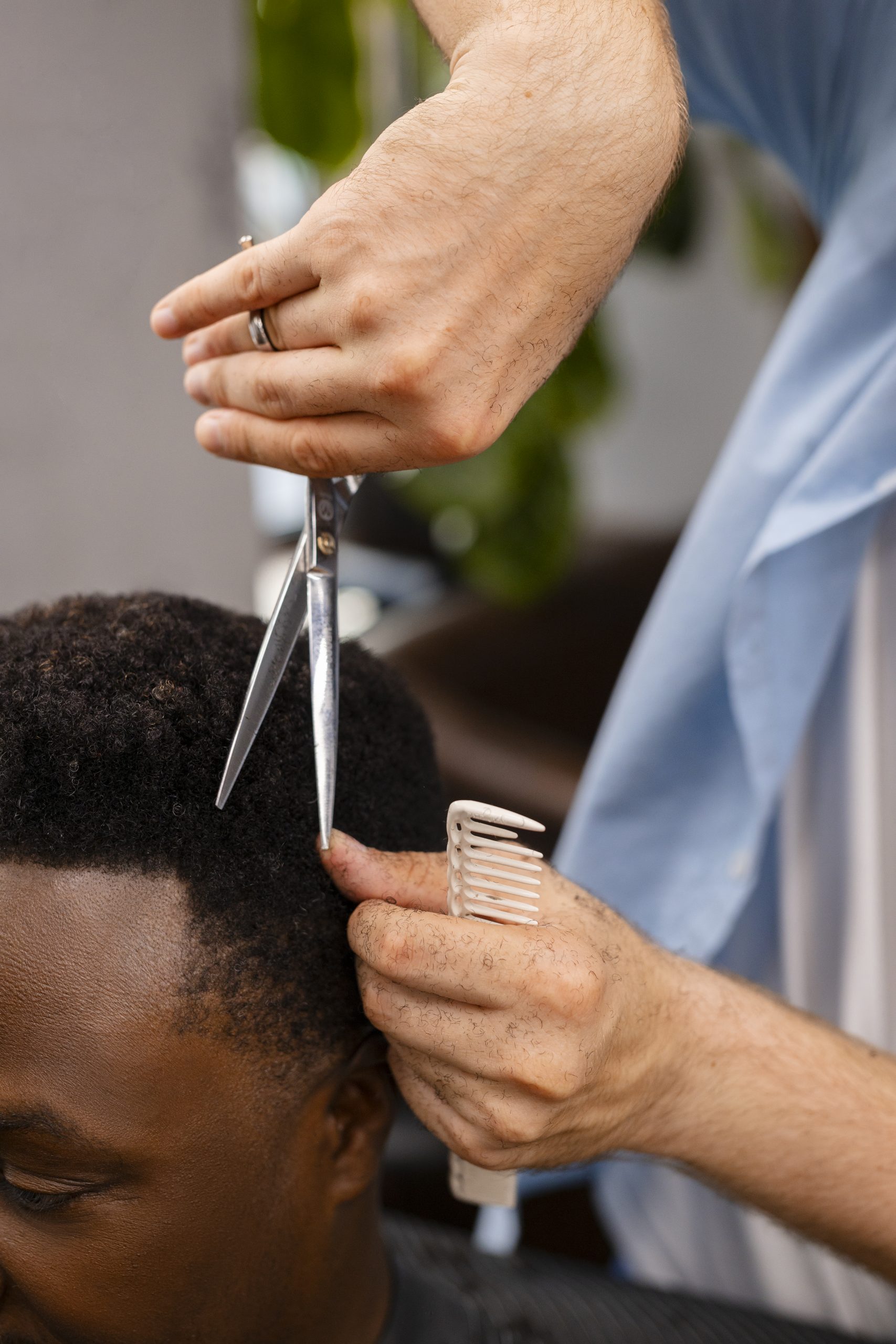 Coiffure et coupe afro à Sarcelles. Spécialistes des cheveux crépus, frisés ou bouclés. Coiffure et coupe afro à Sarcelles. Spécialistes des cheveux crépus, frisés ou bouclés.